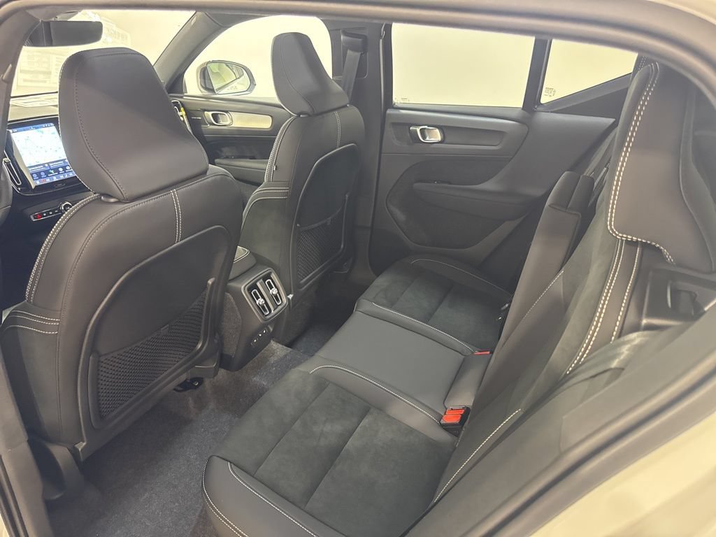 New 2026 Volvo XC40 B5 Ultra w/ Climate Package AWD/4WD image 21