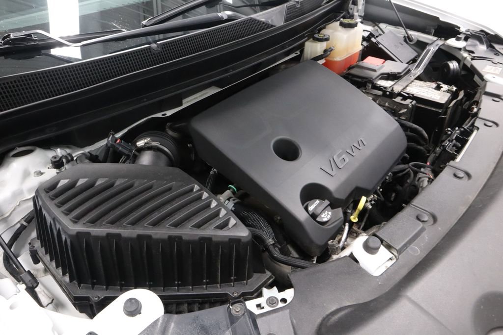 Used 2023 Chevrolet Traverse LT FWD image 14