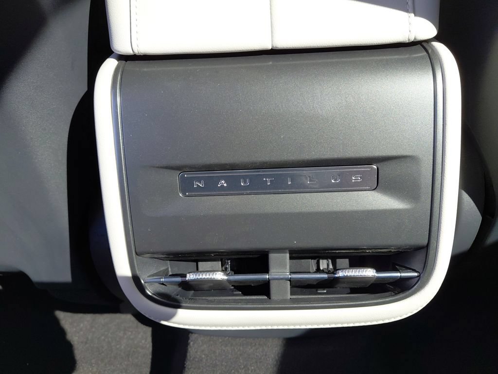 New 2026 Lincoln Nautilus Premier AWD/4WD image 18