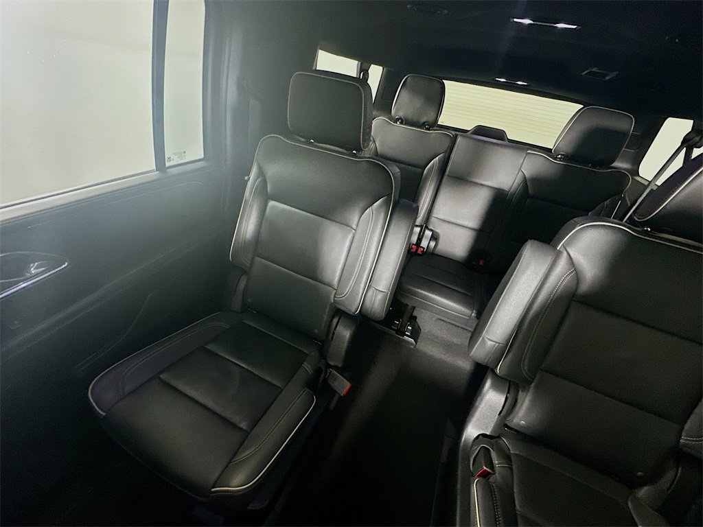 Used 2023 Chevrolet Suburban Premier image 12