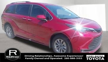 Used 2025 Toyota Sienna XLE FWD image 4