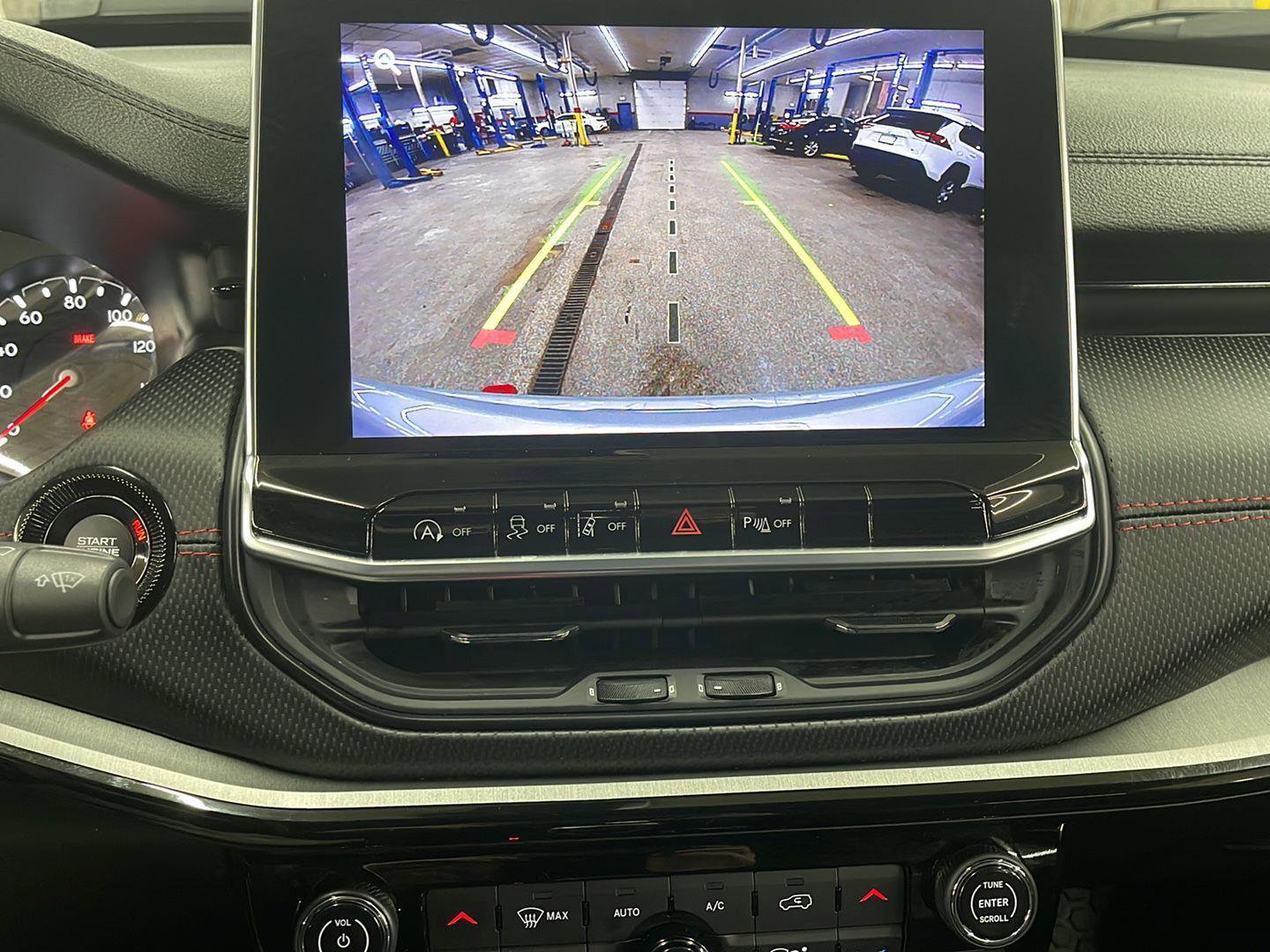 Used 2025 Jeep Compass Trailhawk image 17