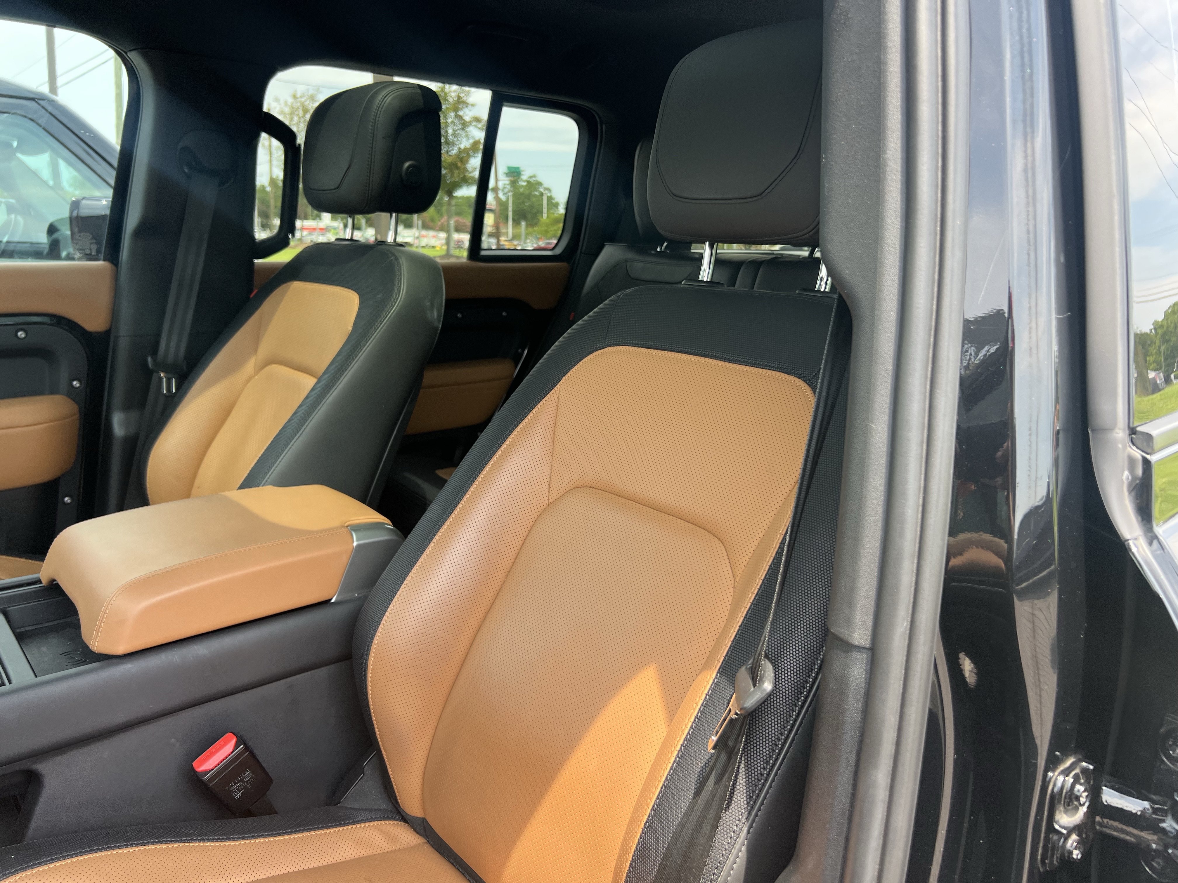 Used 2023 Land Rover Defender 130 X-Dynamic SE AWD/4WD image 16