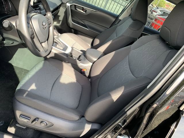 Certified 2025 Toyota RAV4 XLE w/ Convenience Package image 18