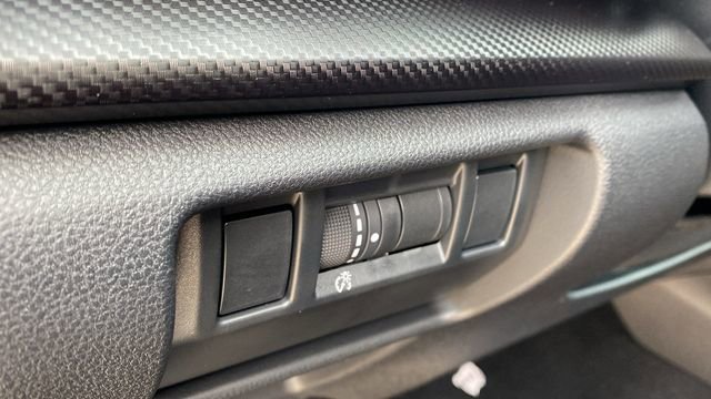 Certified 2025 Subaru Crosstrek 2.0i Premium image 17