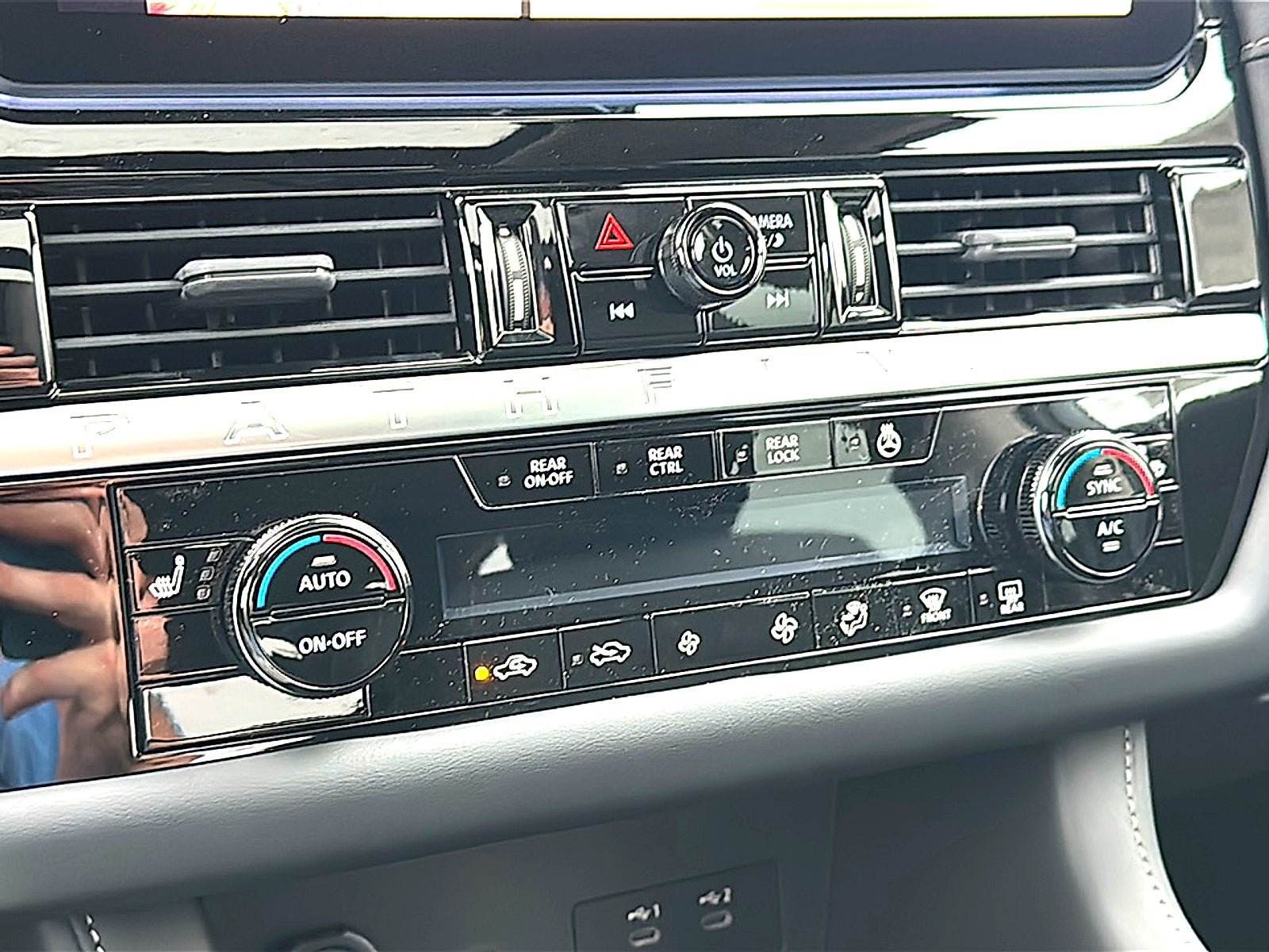 New 2026 Nissan Pathfinder SL w/ SL Premium Package FWD image 25