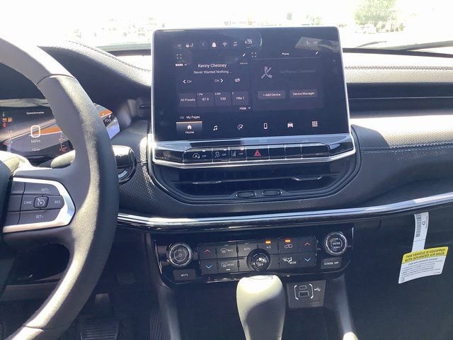 New 2025 Jeep Compass Latitude w/ Sun & Sound Group AWD/4WD image 17