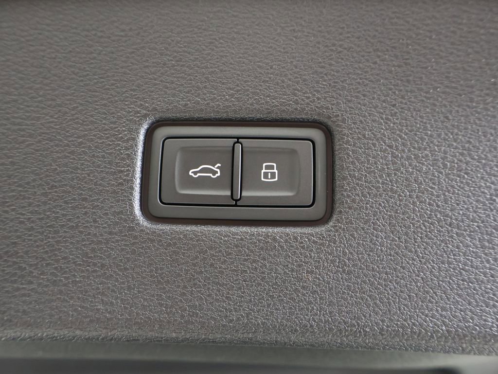 Used 2024 Audi Q8 Premium Plus w/ Premium Plus Package image 16