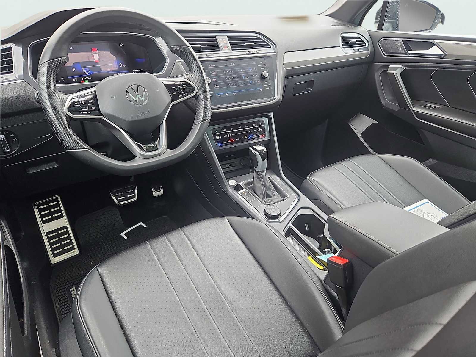 Used 2024 Volkswagen Tiguan SE R-Line image 11