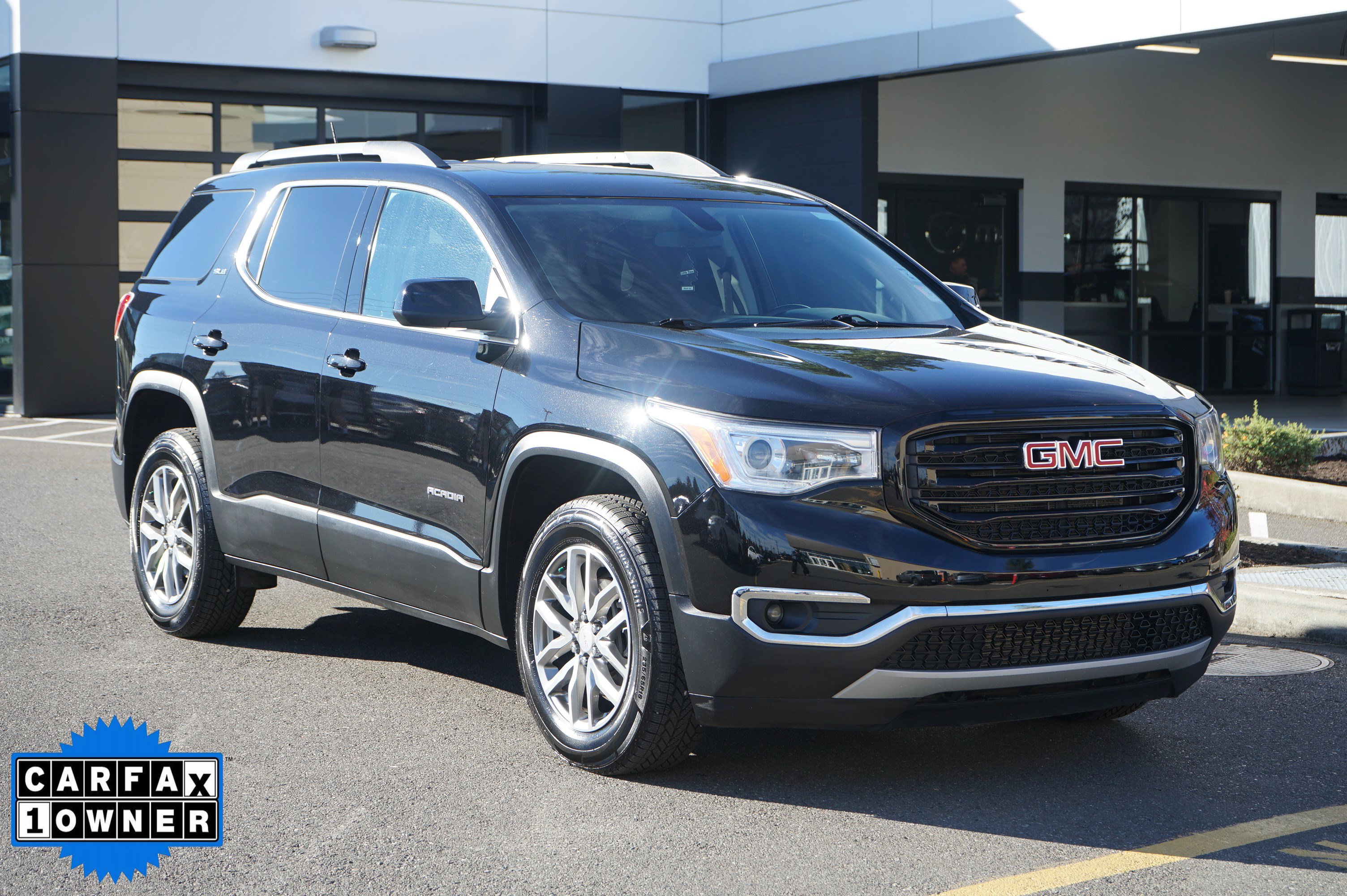 Used 2019 GMC Acadia SLE image 1