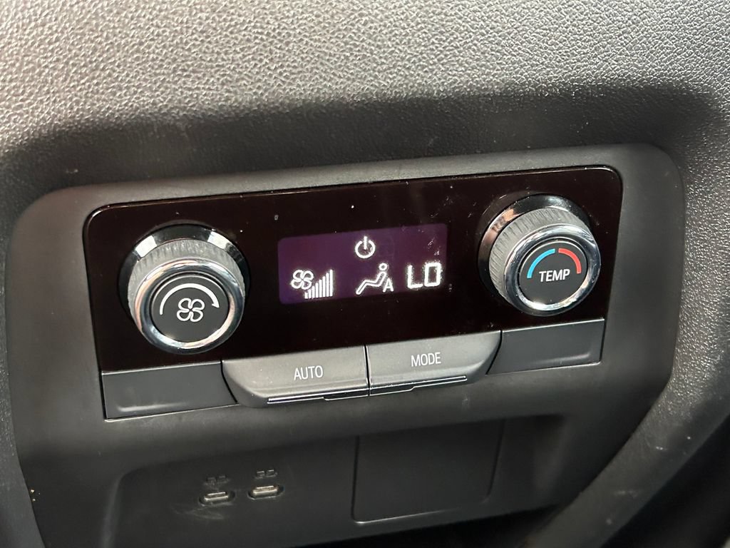 Used 2025 Chevrolet Traverse LT FWD image 20