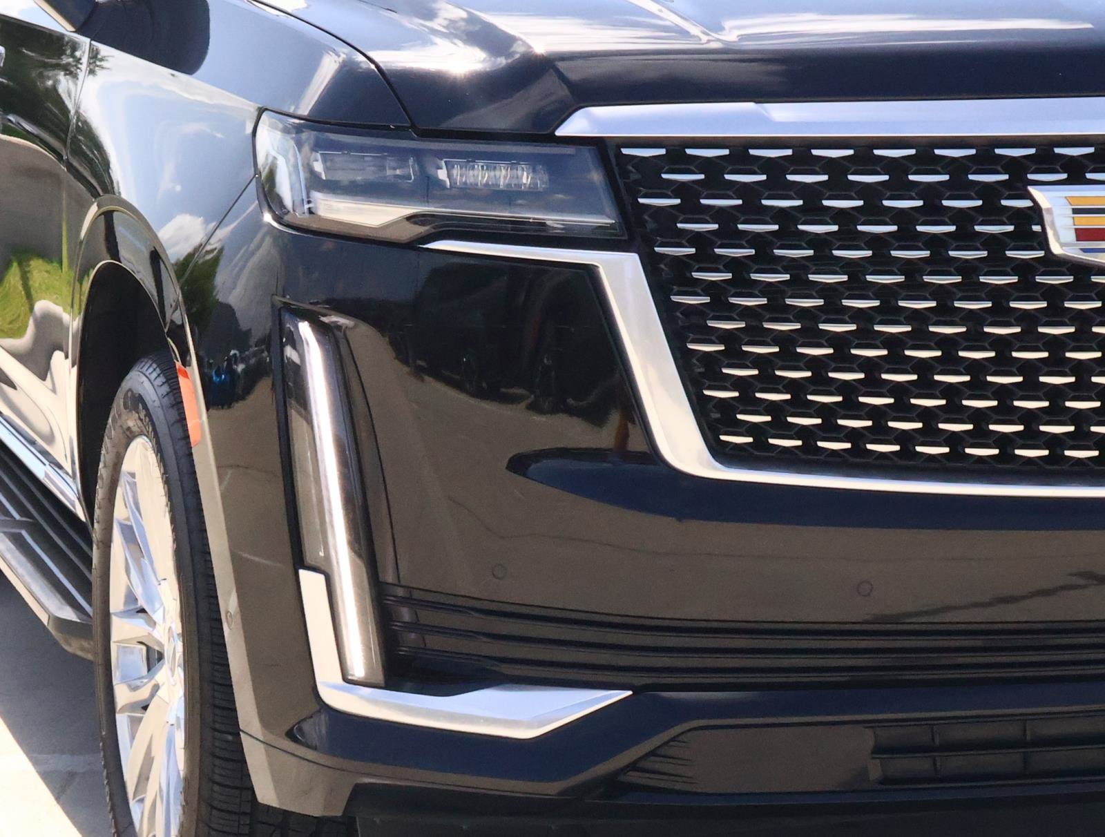 Used 2023 Cadillac Escalade Premium Luxury AWD/4WD image 9