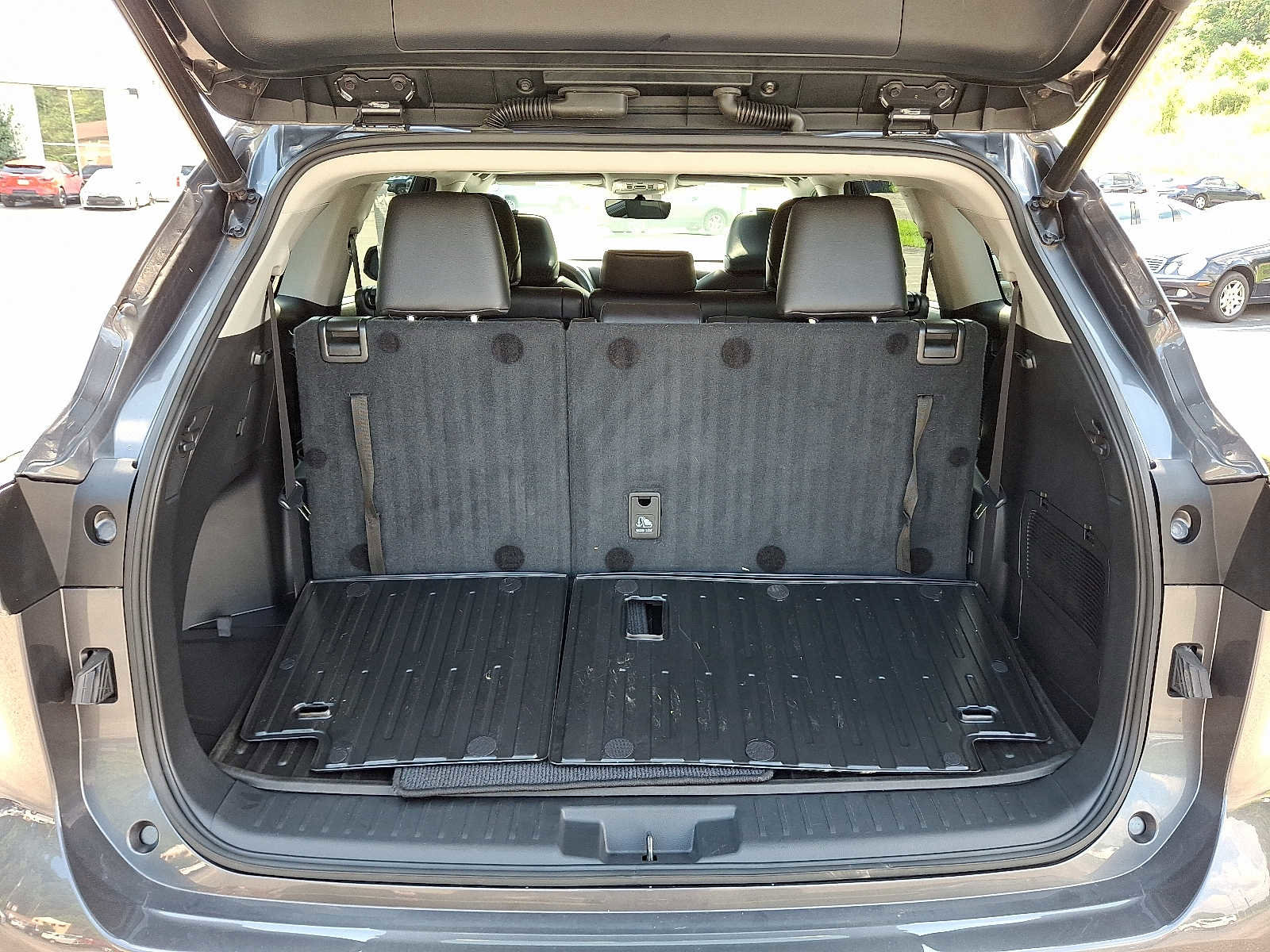 Used 2022 Toyota Highlander XLE image 29