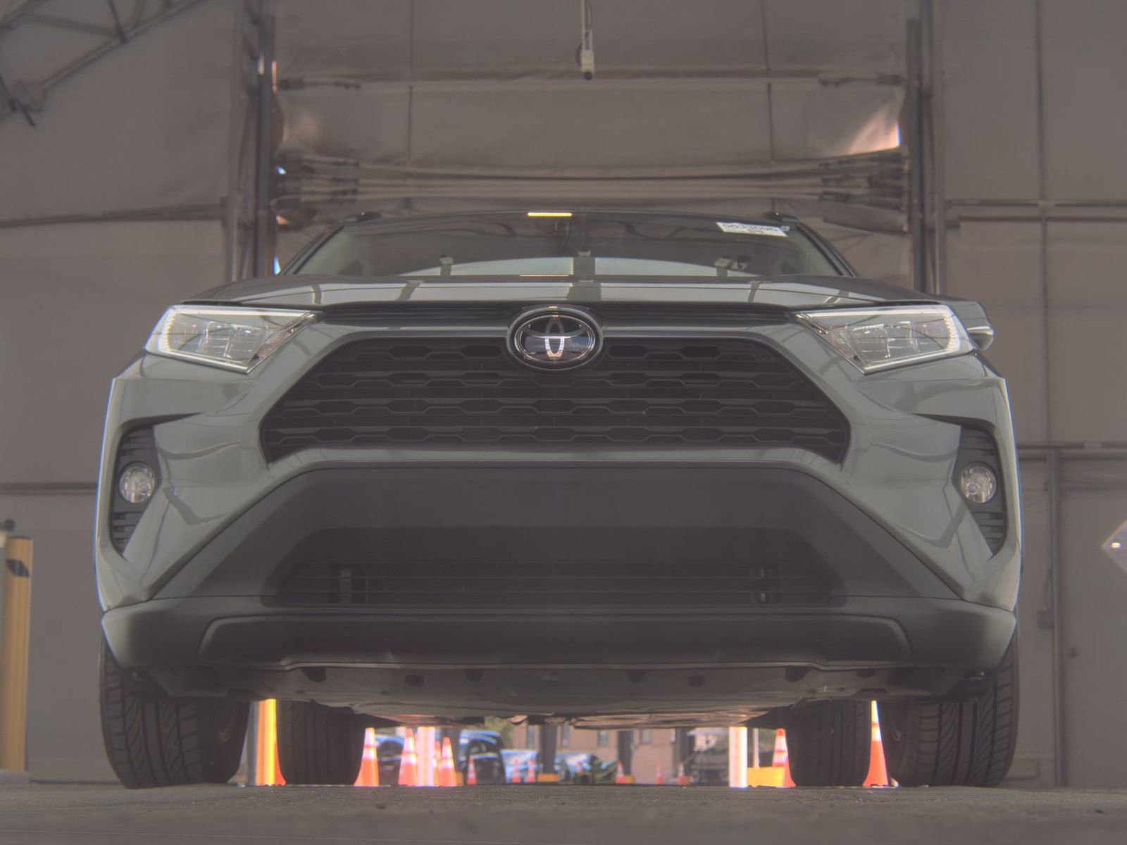 Used 2021 Toyota RAV4 XLE w/ Convenience Package FWD image 3