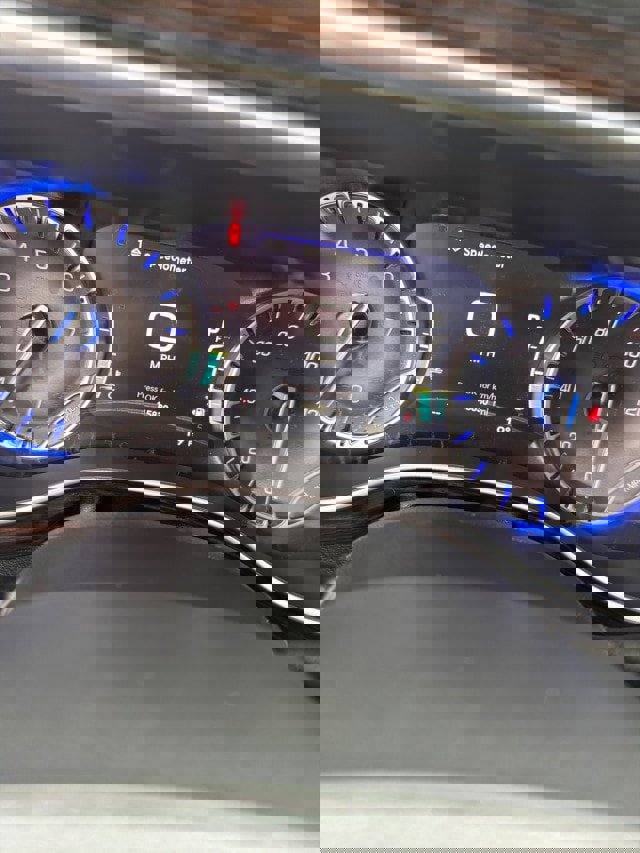 Used 2024 Chrysler Pacifica Limited w/ Uconnect Theater Family Group image 13