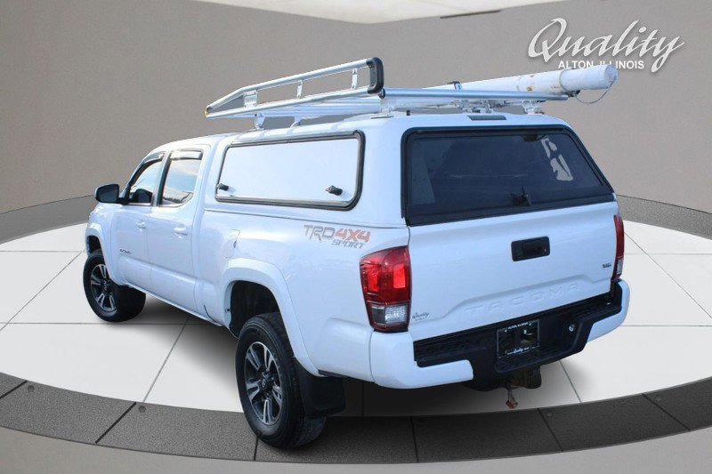 Used 2017 Toyota Tacoma TRD Off-Road image 6