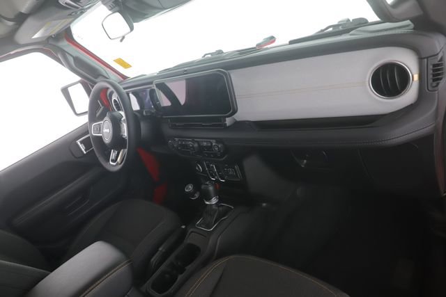 Used 2025 Jeep Wrangler Unlimited Sahara w/ Safety Group image 28