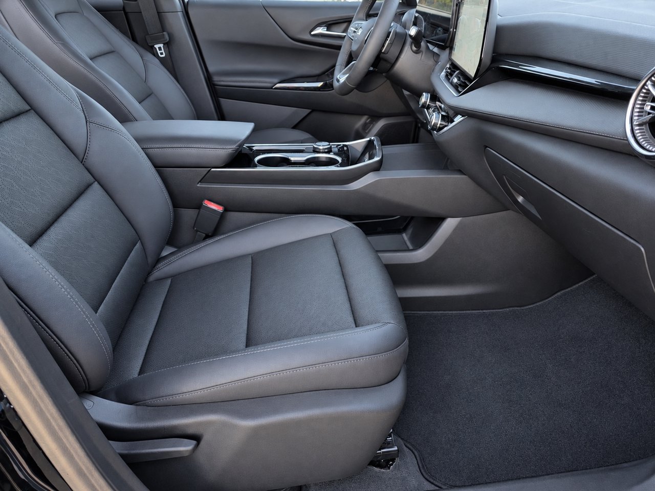 Certified 2026 Chevrolet Equinox LT w/ Convenience Package II AWD/4WD image 32