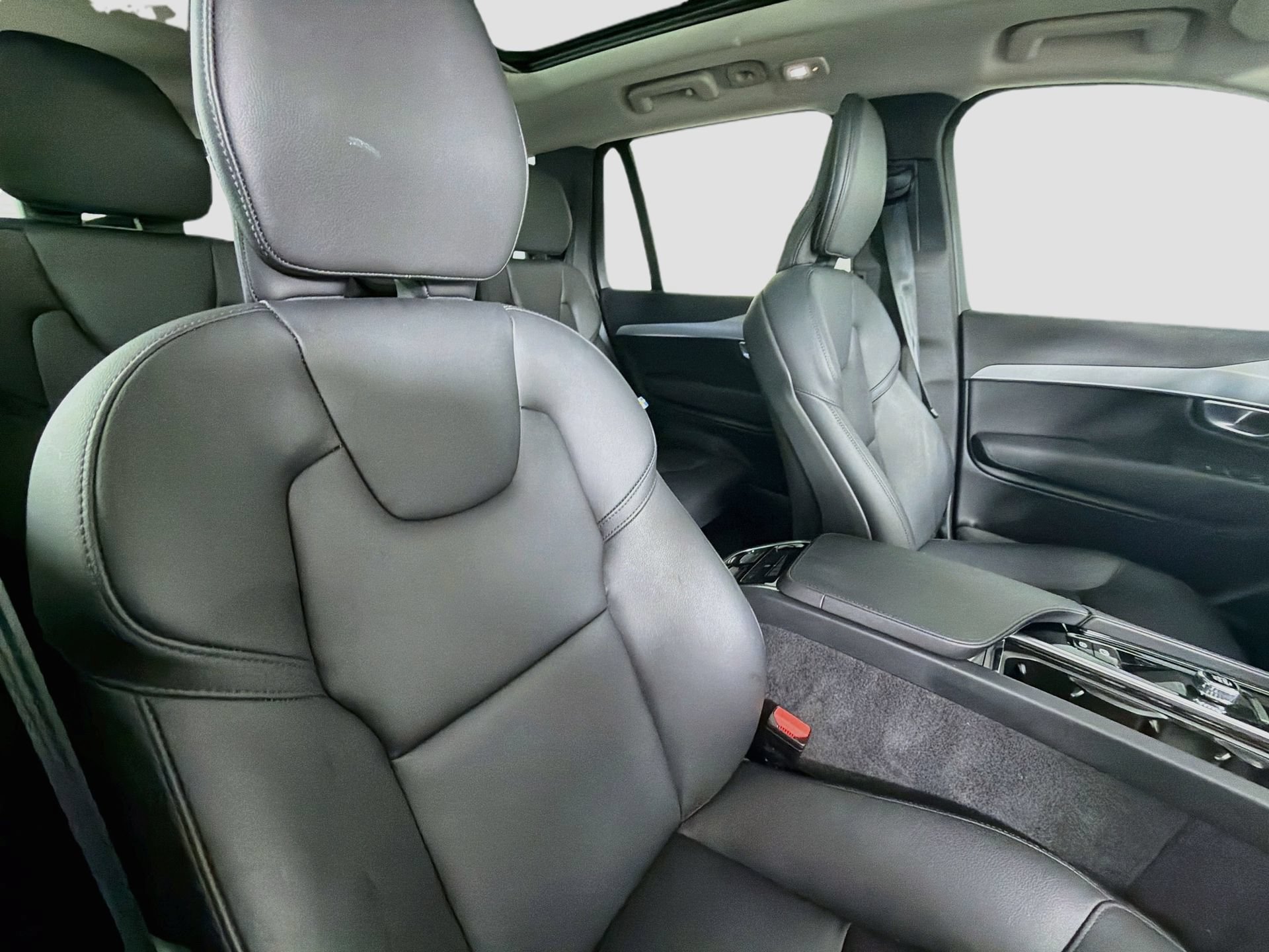 Used 2024 Volvo XC90 B5 Core AWD/4WD image 29