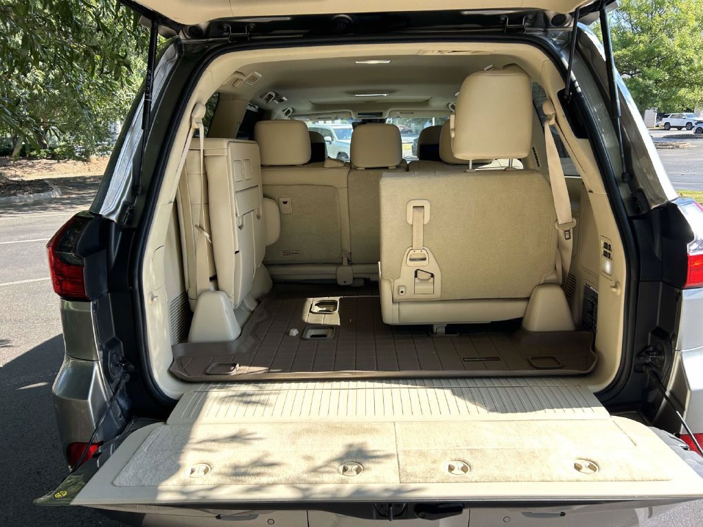 Used 2017 Lexus LX 570 4WD w/ Luxury Package image 8