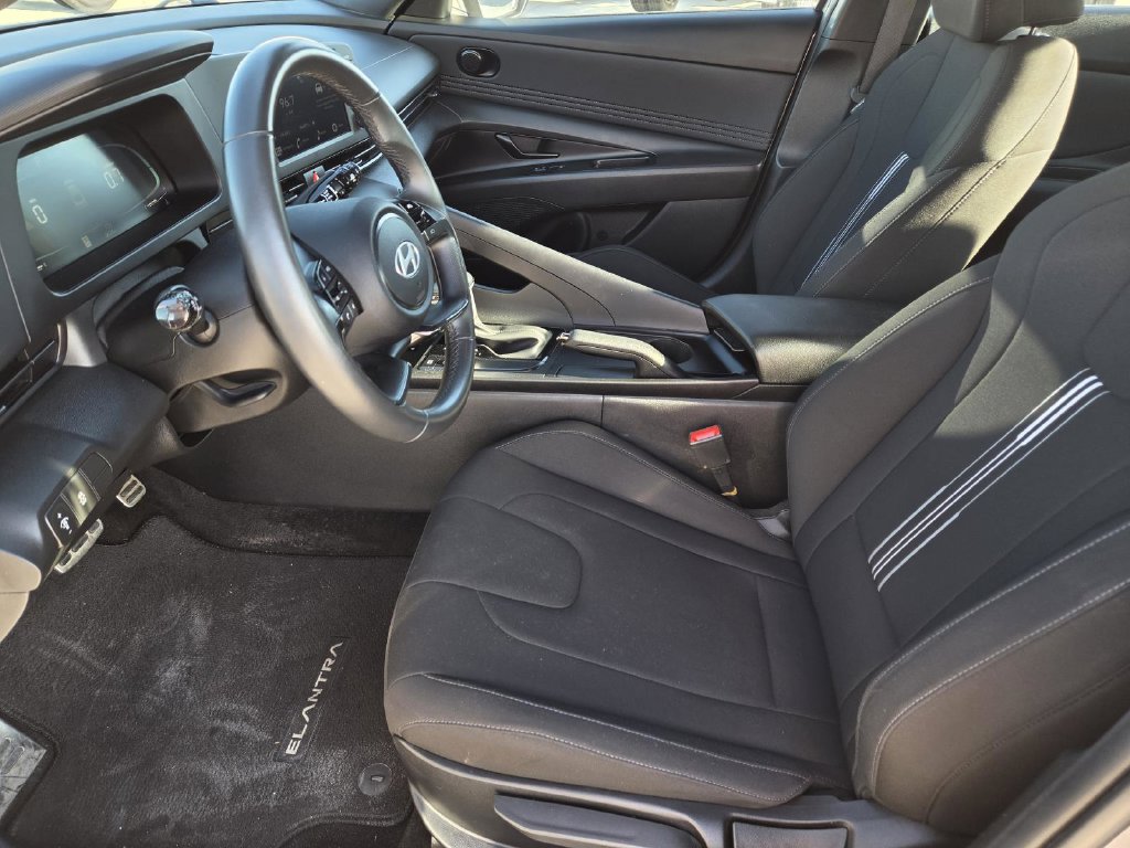 Used 2025 Hyundai Elantra Sport FWD image 12