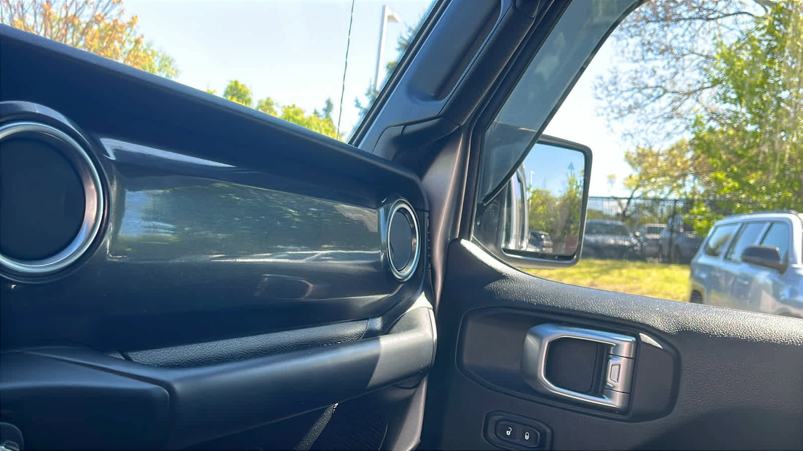 Used 2019 Jeep Wrangler Unlimited Sahara AWD/4WD image 20