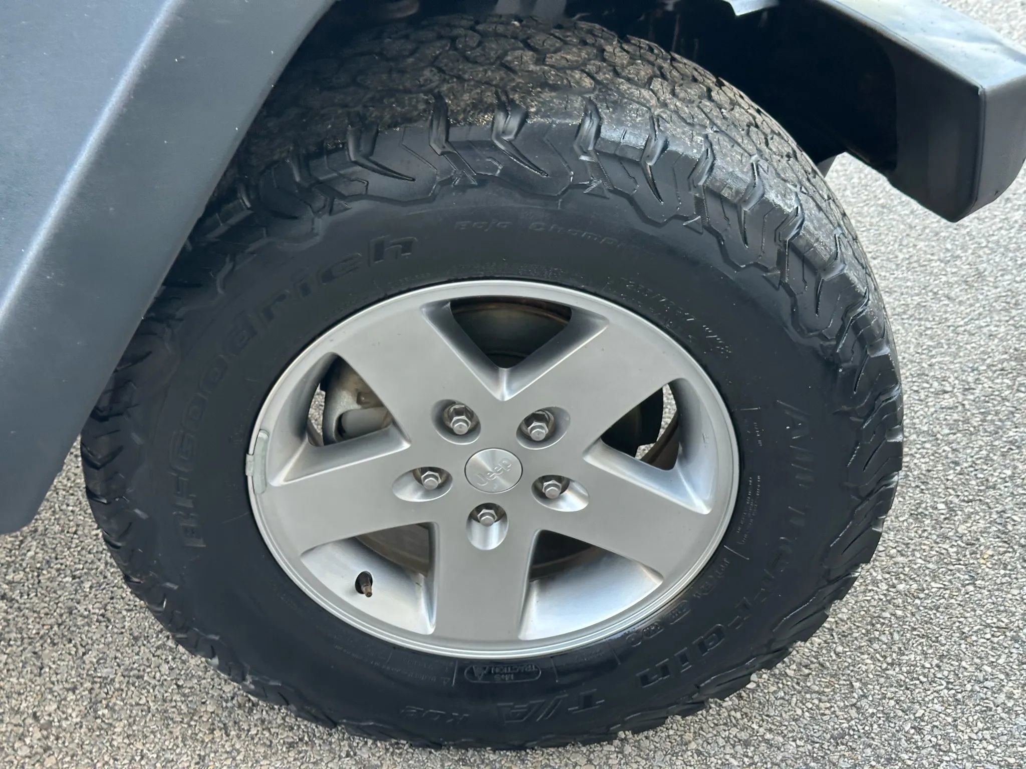 Used 2010 Jeep Wrangler Rubicon w/ Dual Top Group image 33