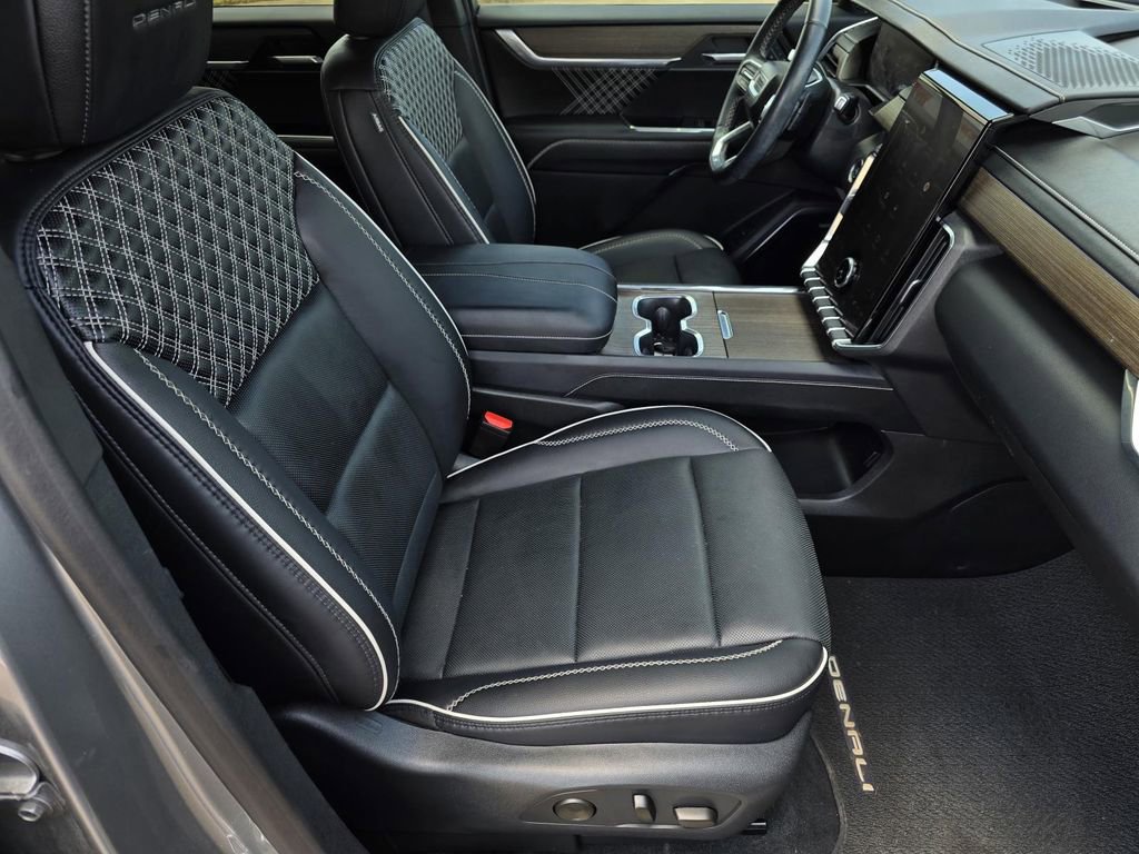 Used 2024 GMC Acadia Denali FWD image 34