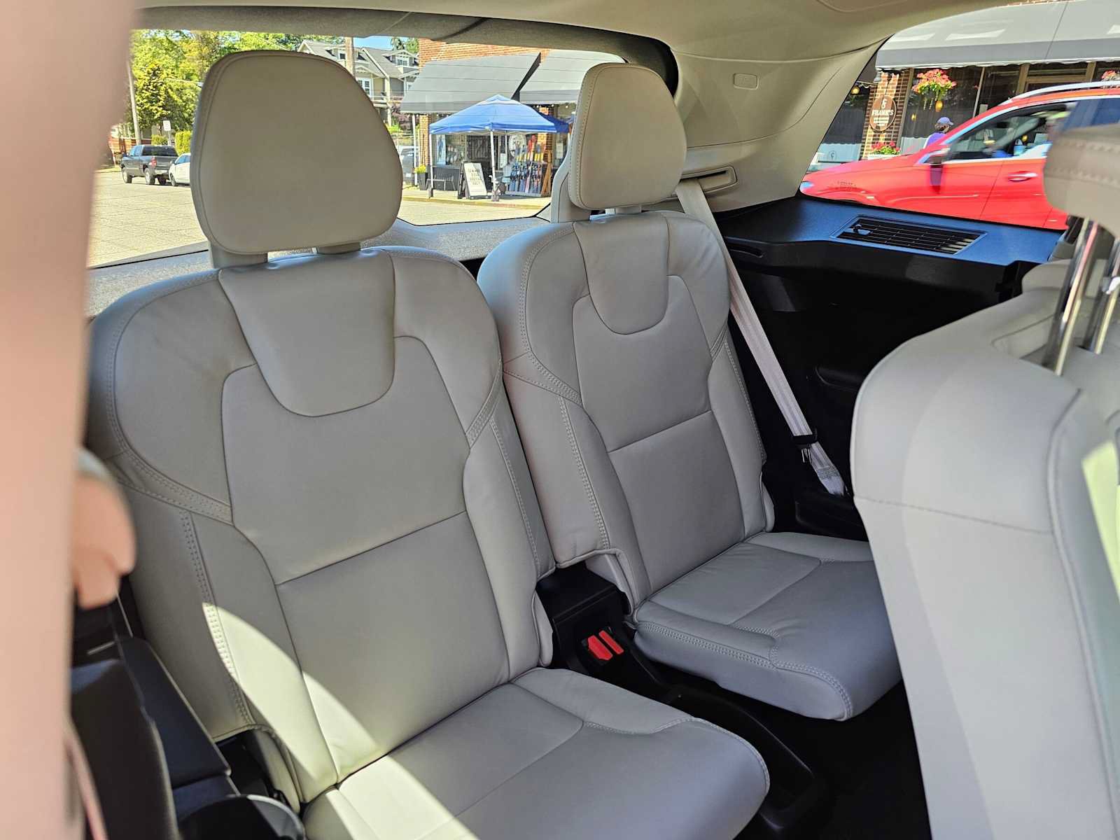 Certified 2025 Volvo XC90 T8 Ultra w/ Protection Package Premier AWD/4WD image 15