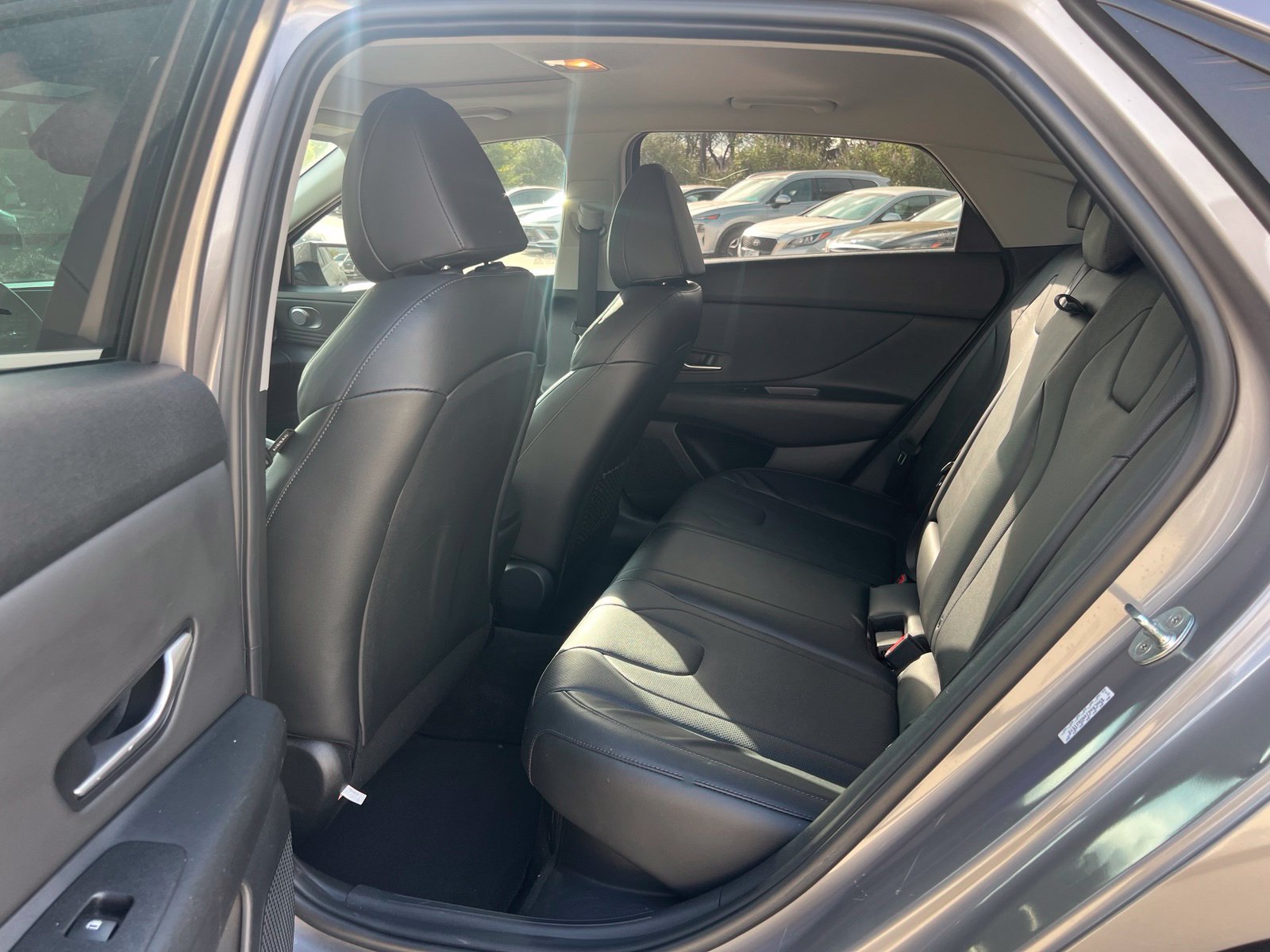 Used 2022 Hyundai Elantra Limited FWD image 16