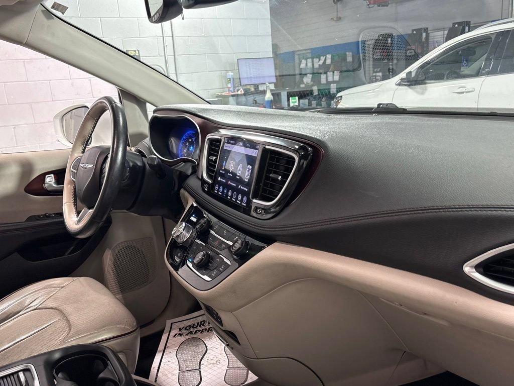 Used 2020 Chrysler Pacifica Limited FWD image 23