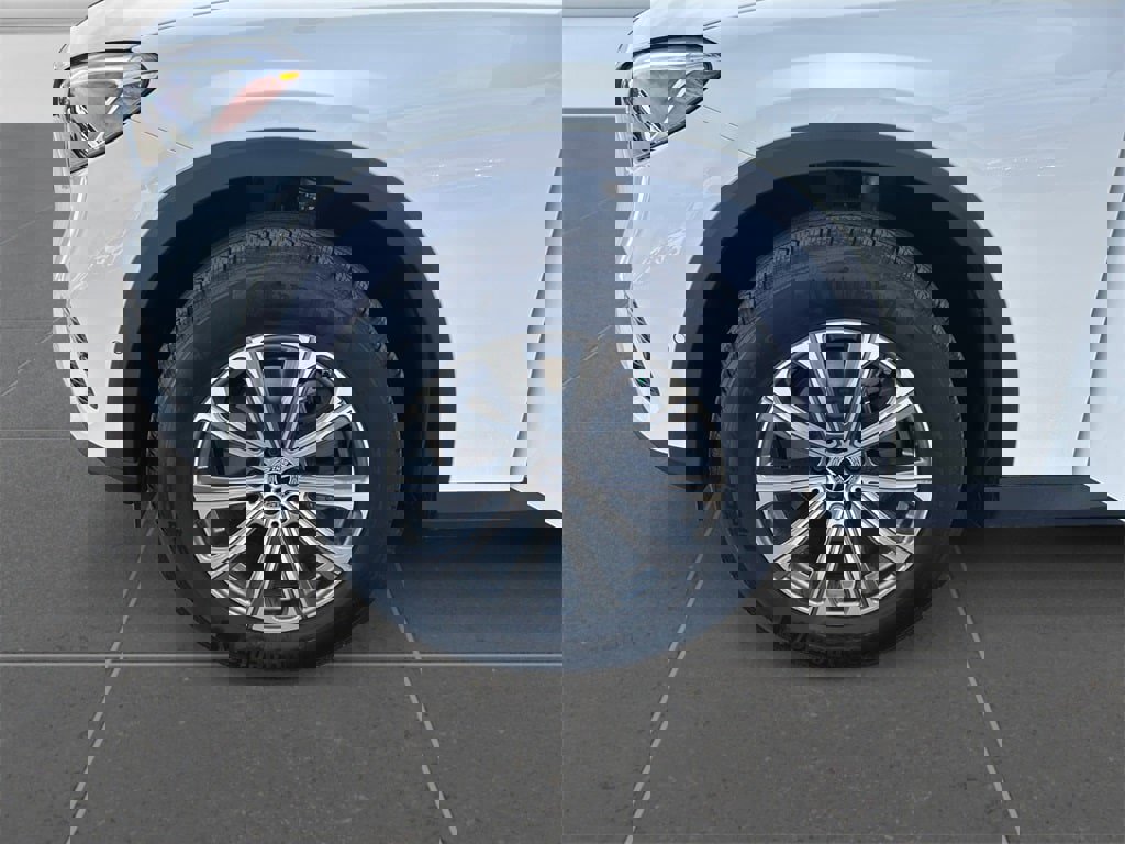 Used 2025 Mercedes-Benz GLC 300 4MATIC image 10