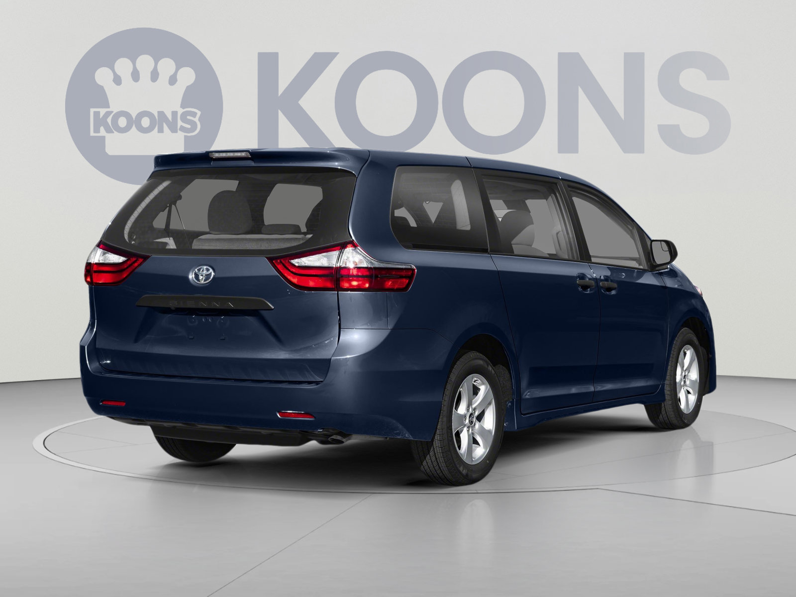 Used 2018 Toyota Sienna XLE w/ XLE Navigation Package FWD image 2