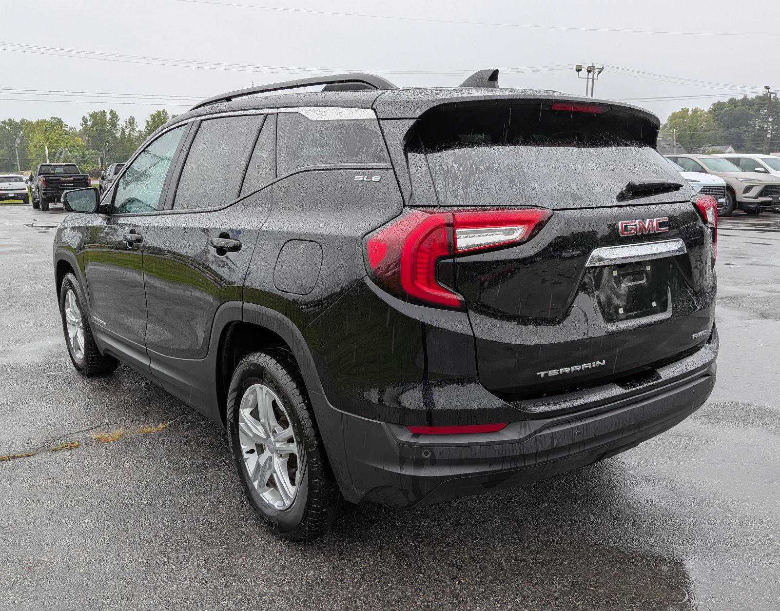 Used 2024 GMC Terrain SLE w/ Driver Convenience Package AWD/4WD image 8