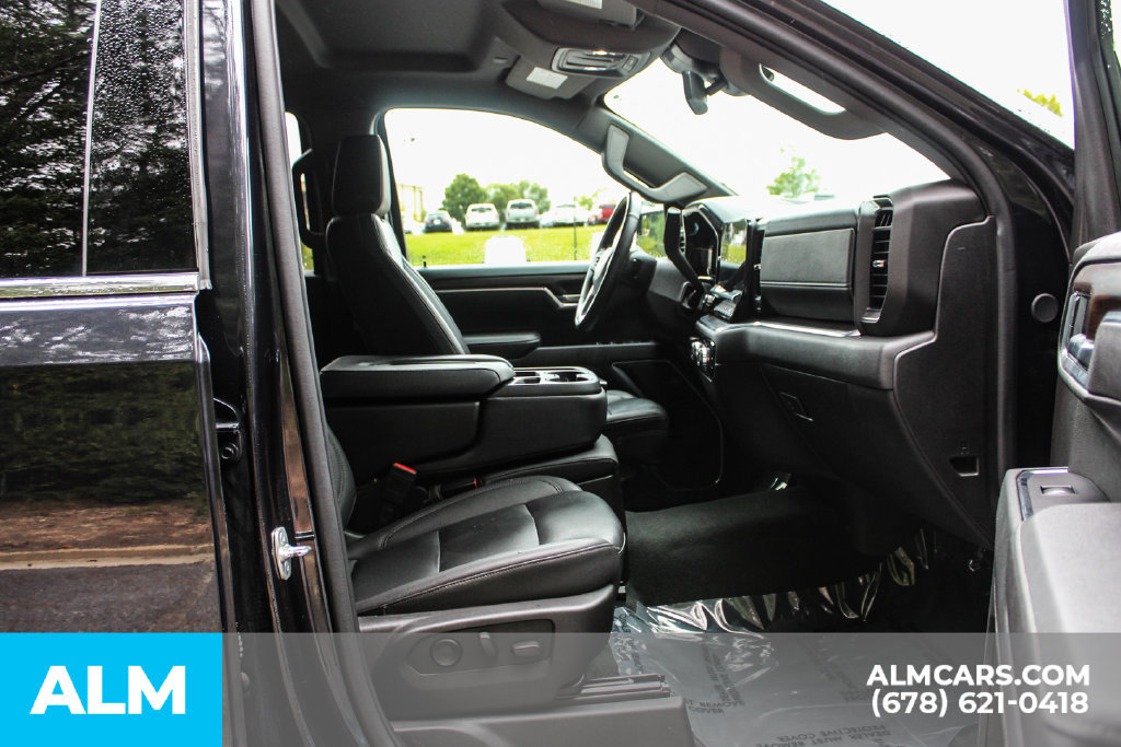 Used 2025 GMC Sierra 1500 SLT RWD image 18