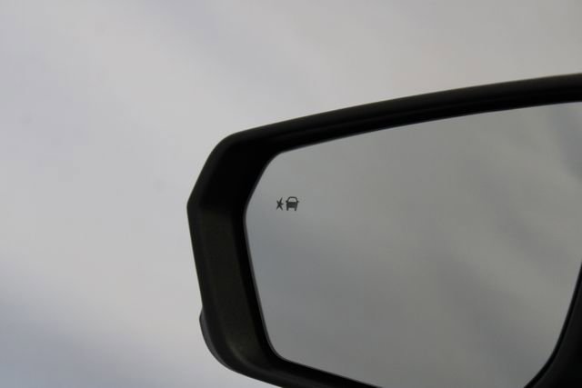 Used 2020 Chevrolet Equinox LT w/ Driver Convenience Package FWD image 24