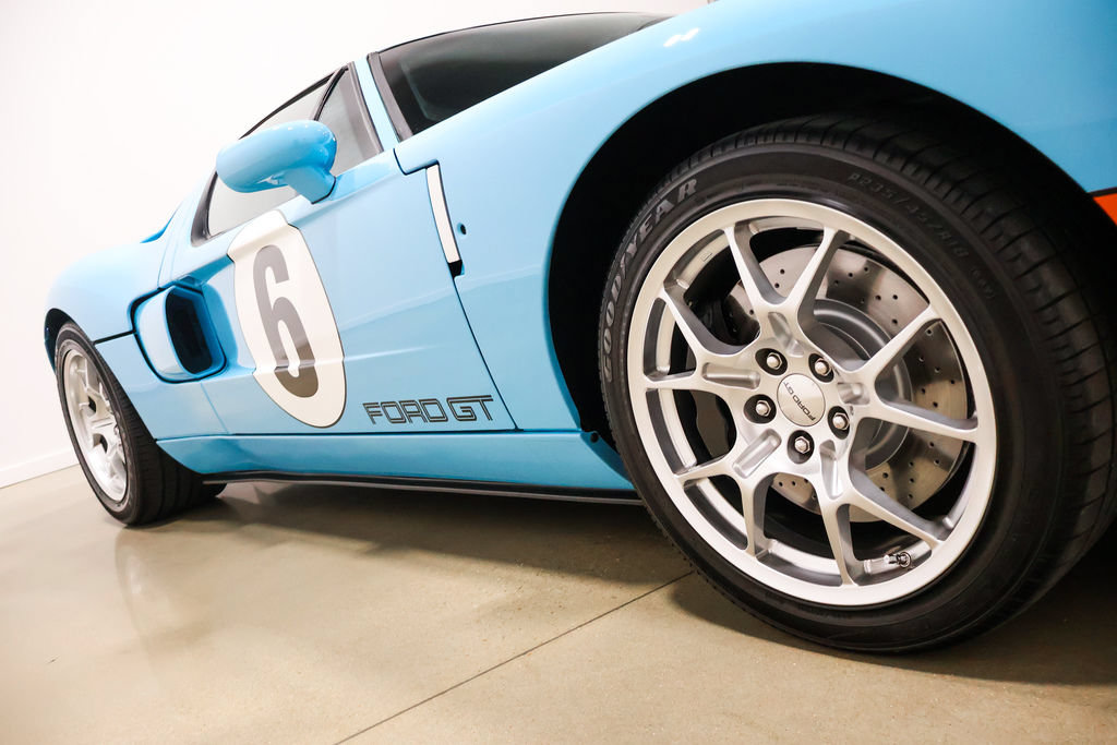 Used 2006 Ford GT RWD image 23