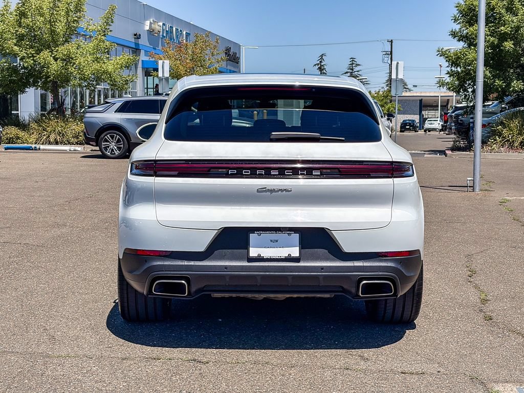 Used 2024 Porsche Cayenne AWD/4WD image 3