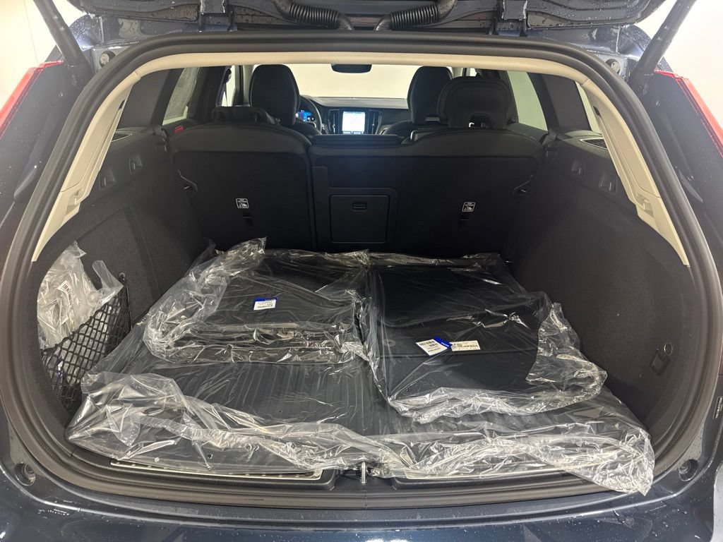 New 2026 Volvo V60 B5 Cross Country Ultra w/ Climate Package AWD/4WD image 29