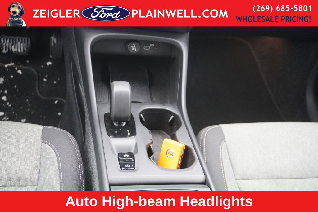 Used 2024 Volvo XC40 B5 Core image 13