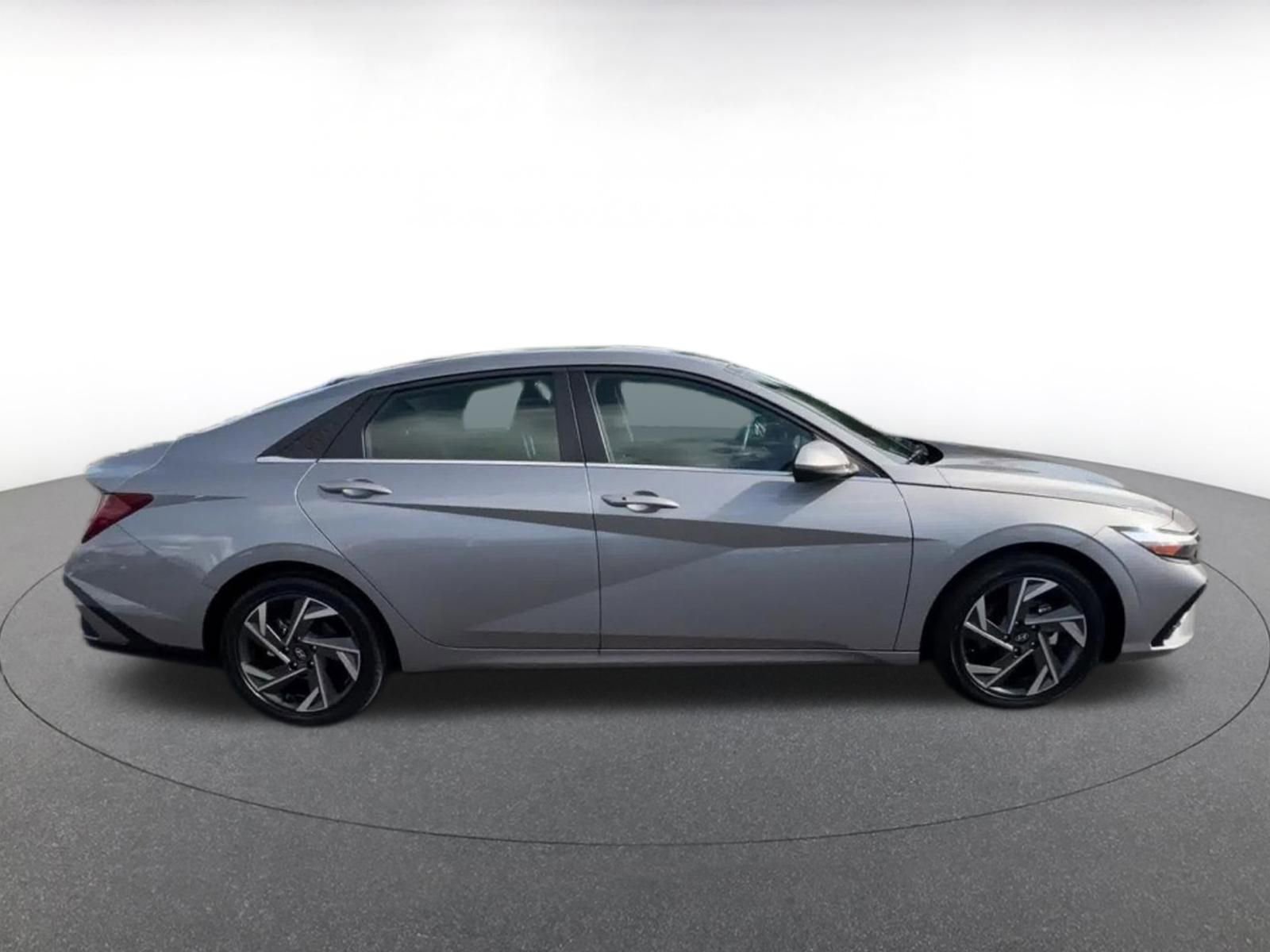 Used 2025 Hyundai Elantra SEL image 16