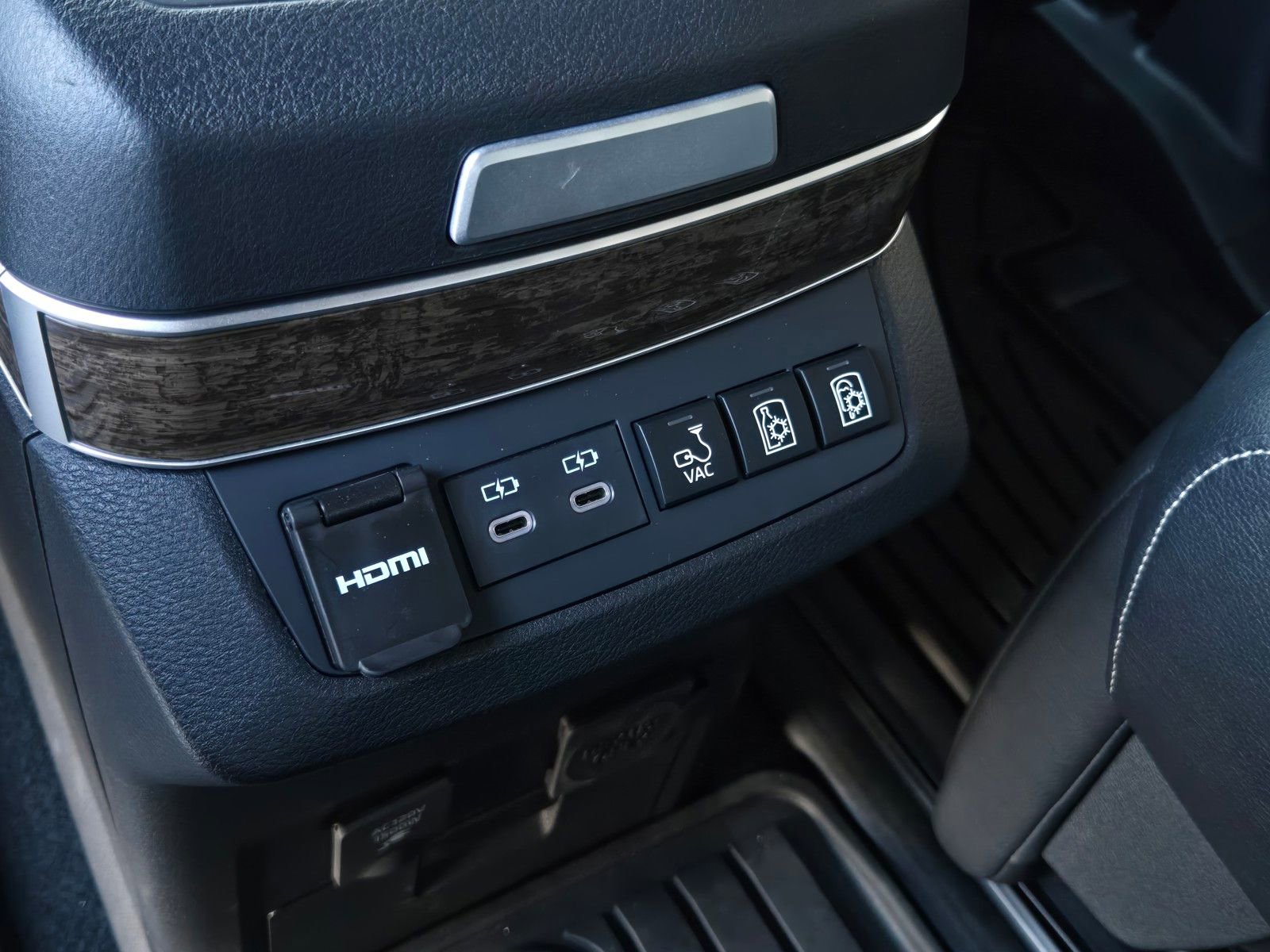 Certified 2026 Toyota Sienna Platinum image 13