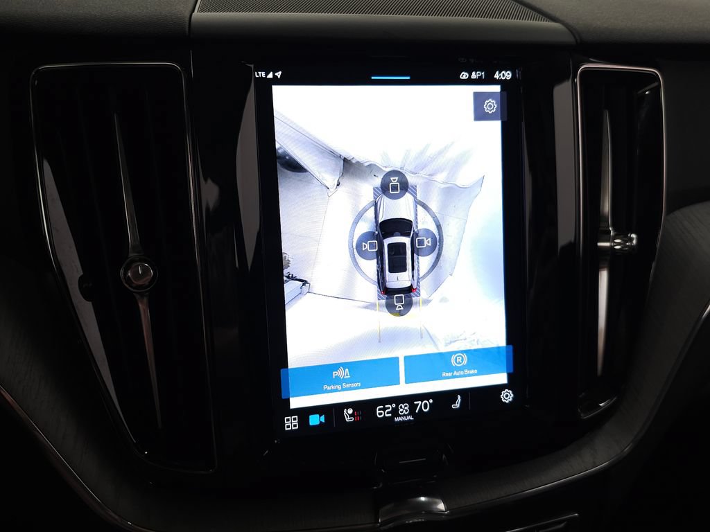 Certified 2025 Volvo XC60 B5 Plus AWD/4WD image 32