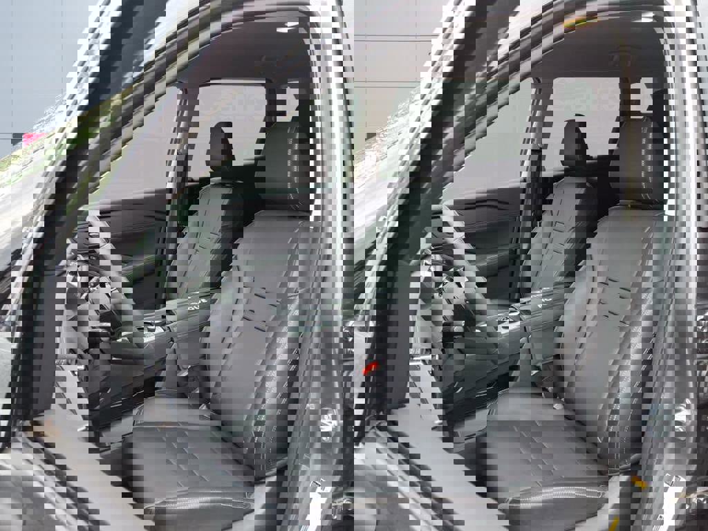 Used 2024 Nissan Rogue SL image 3