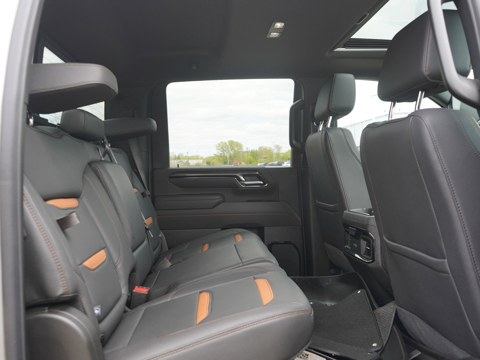 Used 2025 GMC Sierra 3500 AT4 w/ AT4 Premium Plus Package AWD/4WD image 12