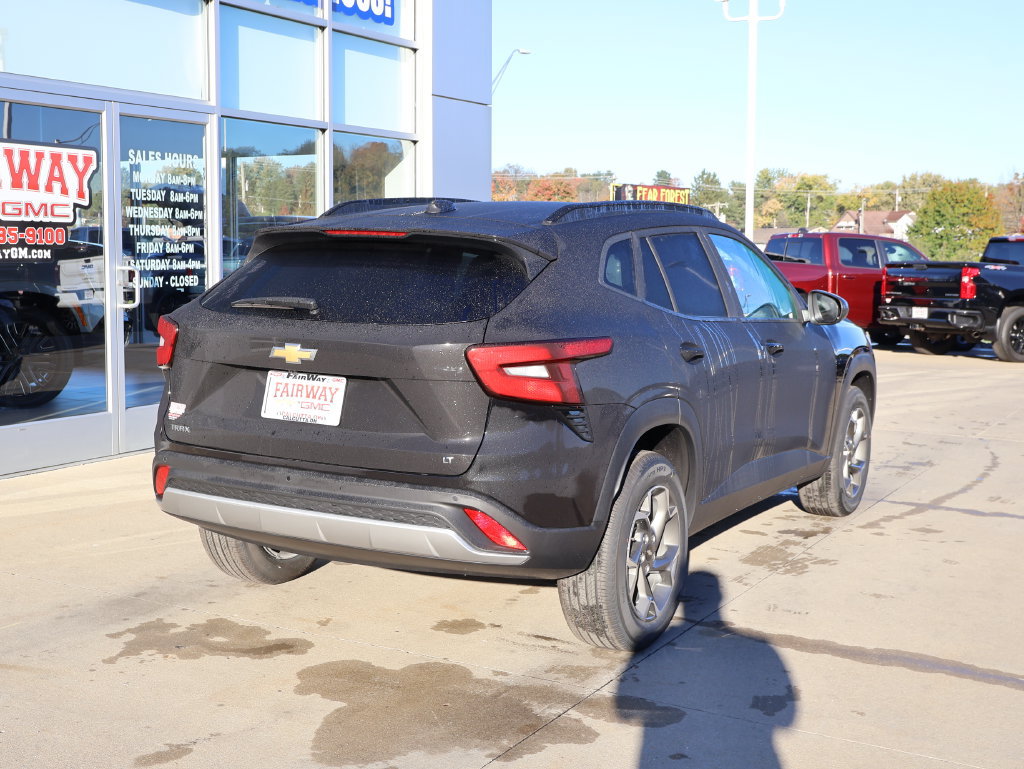 New 2026 Chevrolet Trax LT w/ Driver Confidence Package FWD image 3