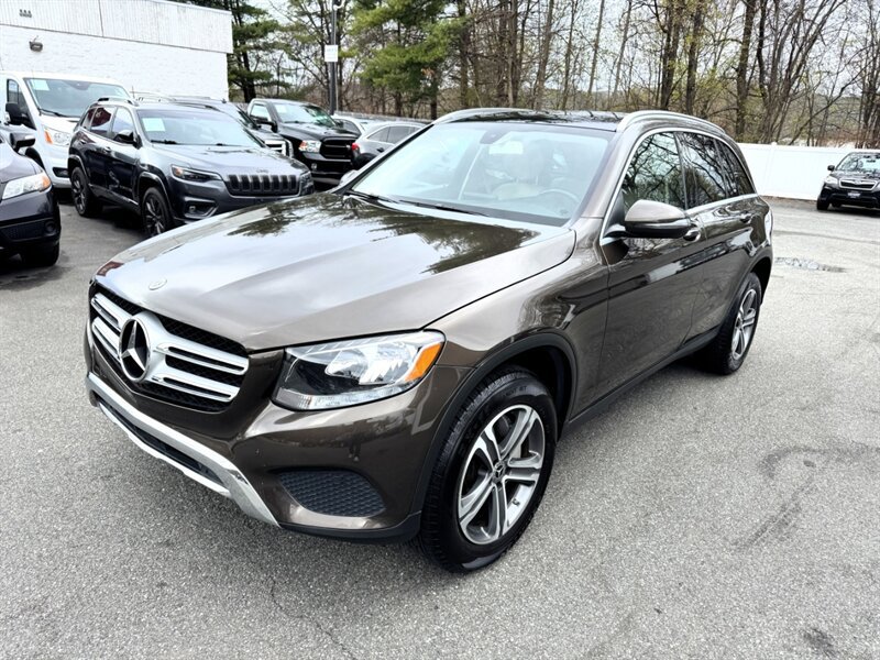 Used 2018 Mercedes-Benz GLC 300 4MATIC w/ Premium Package image 9