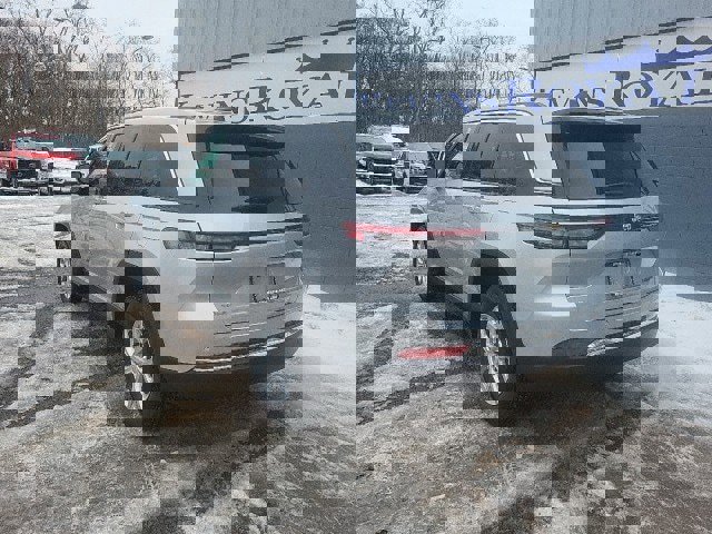 Used 2024 Jeep Grand Cherokee Limited image 9