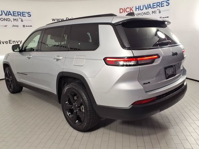 Used 2024 Jeep Grand Cherokee L Limited w/ Black Appearance Package AWD/4WD image 6