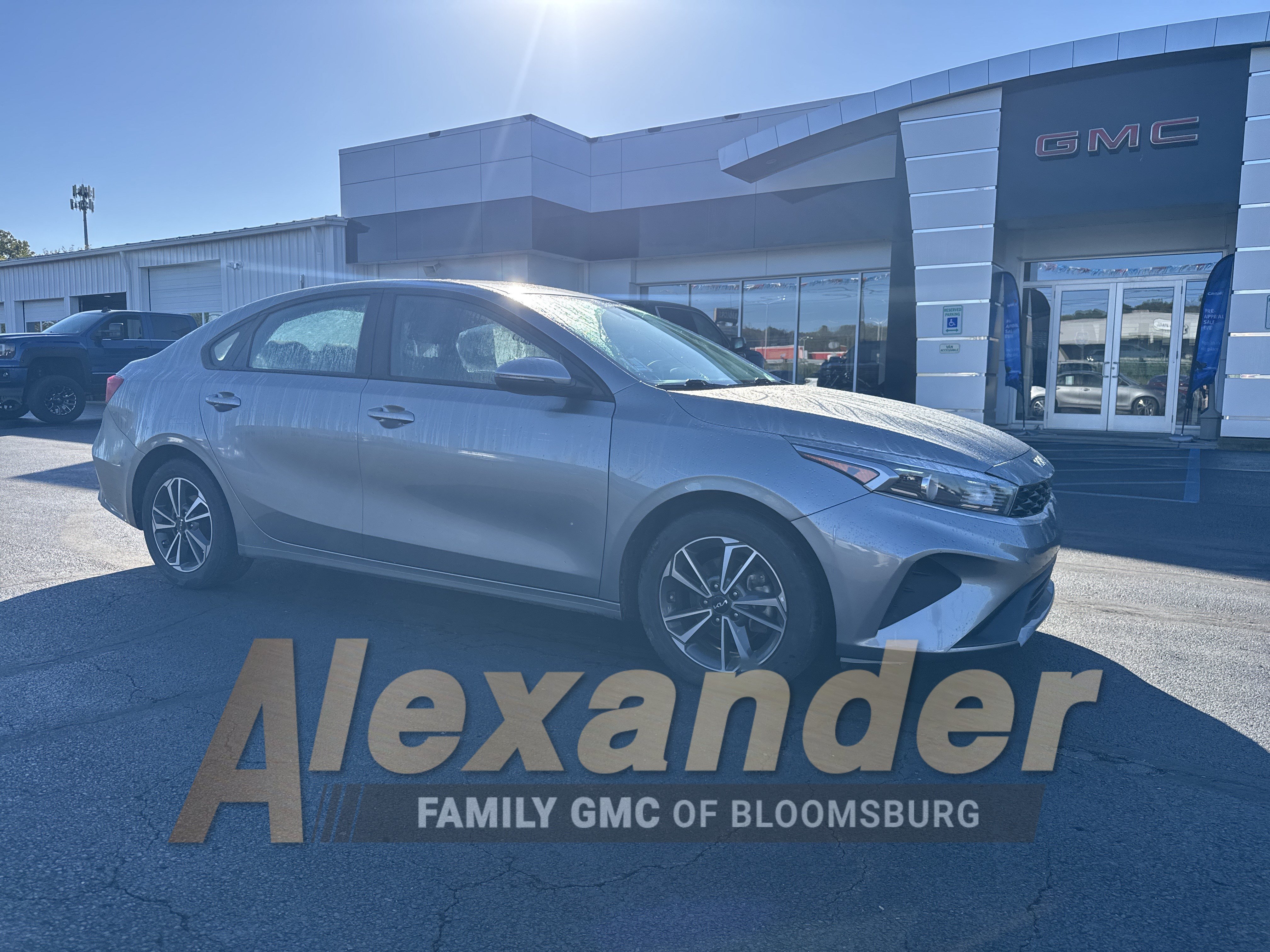 Used 2023 Kia Forte LXS w/ LXS Technology Package FWD image 1